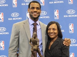lebron-james-and-mom
