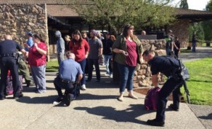Police officers check  bags as student and staff are evacuated from campus following a shooting incident at Umpqua Community College in Roseburg, Oregon October 1, 2015. At least 15 people were killed and another 20 wounded in the incident, according to media reports. REUTERS/Michael Sullivan/The News-Review