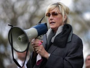 Environmental activist Erin Brockovich addresses a rally in Washington, D.C., in 2014. (Photo: Getty Images)